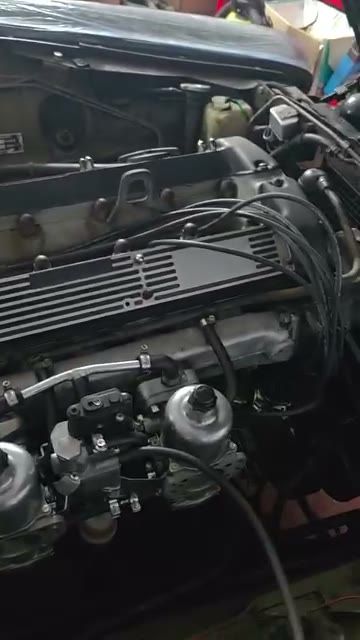 Złożony silnik Jaguara z osprzętem